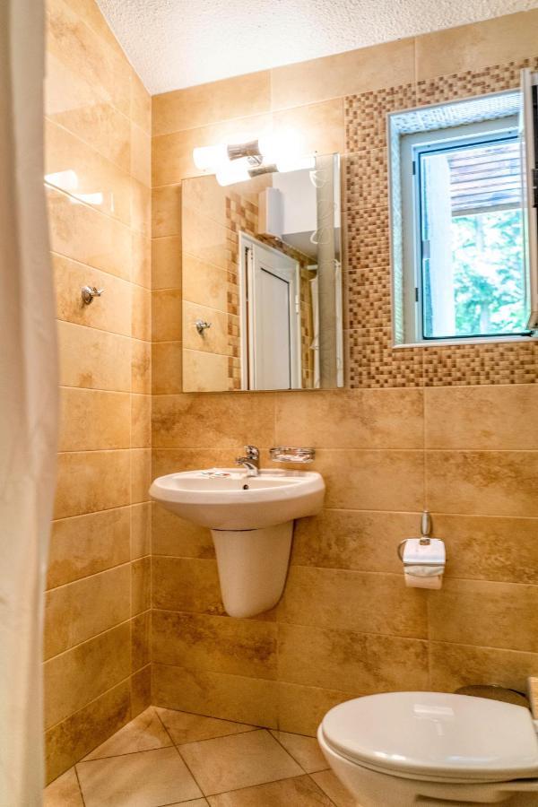 Крушун - Единствена На Метри От Водопадите, Krushun - The Only Stay Just Meters From The Waterfalls Krushuna Eksteriør billede