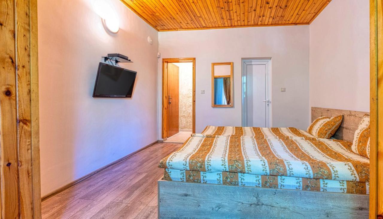 Крушун - Единствена На Метри От Водопадите, Krushun - The Only Stay Just Meters From The Waterfalls Krushuna Eksteriør billede