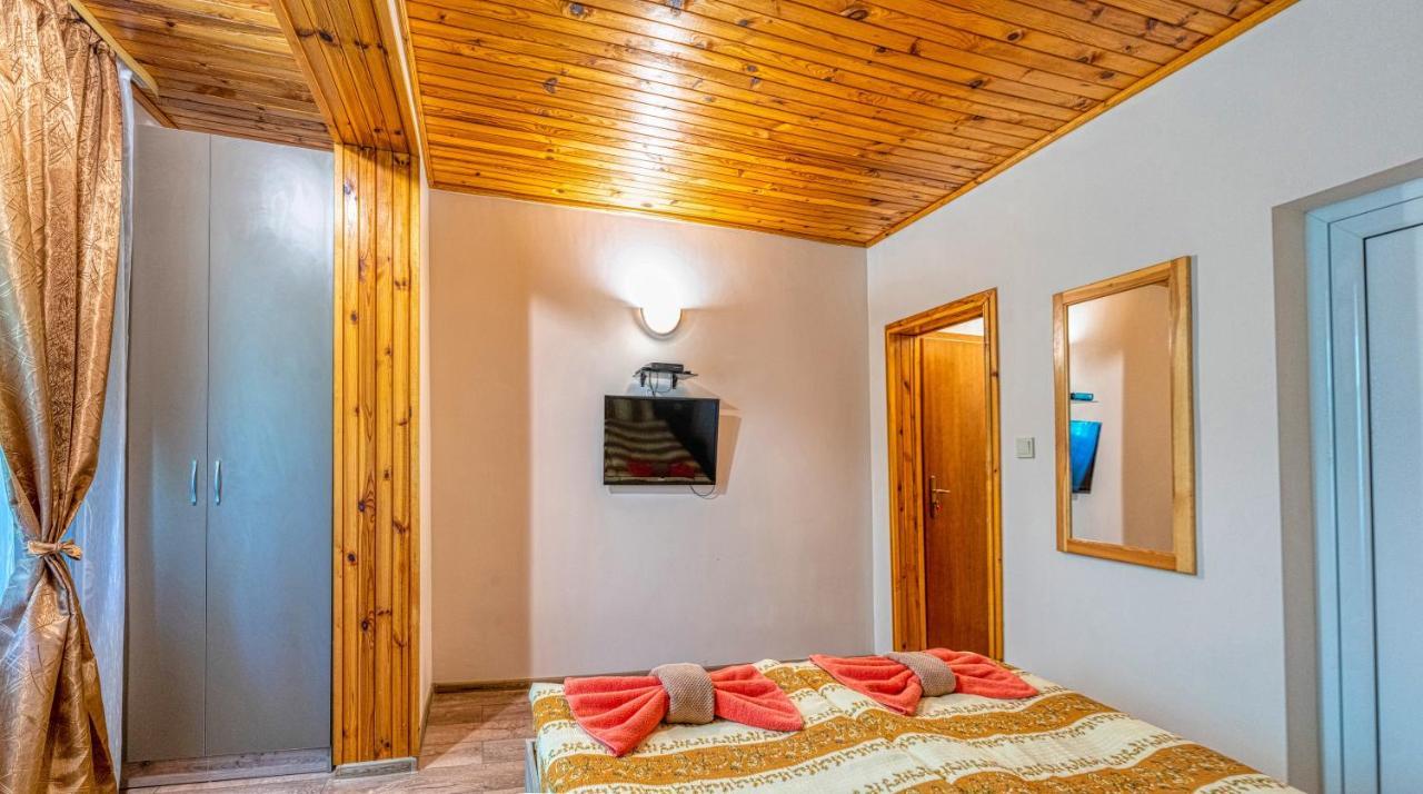 Крушун - Единствена На Метри От Водопадите, Krushun - The Only Stay Just Meters From The Waterfalls Krushuna Eksteriør billede